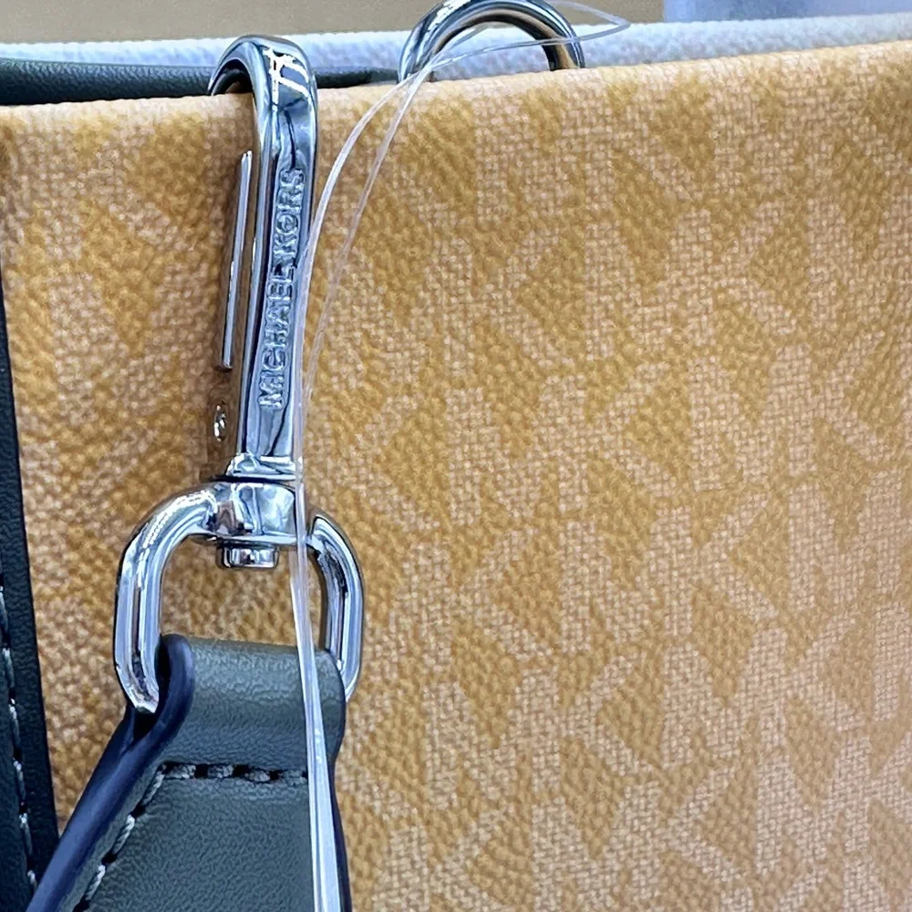 MICHAEL KORS
Mirella Medium Ombré Signature Logo Tote Bag Olive Combo color - Picture 8 of 16